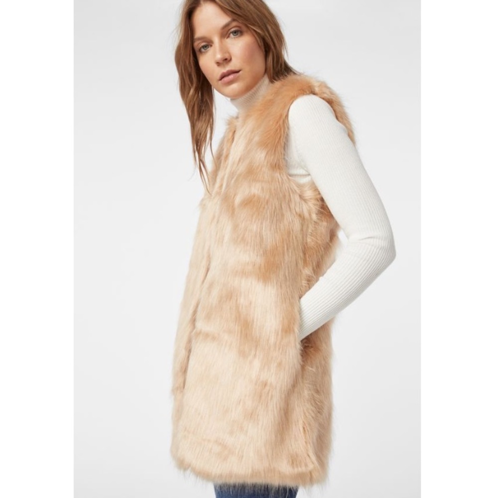 Mid-length tan fur vest